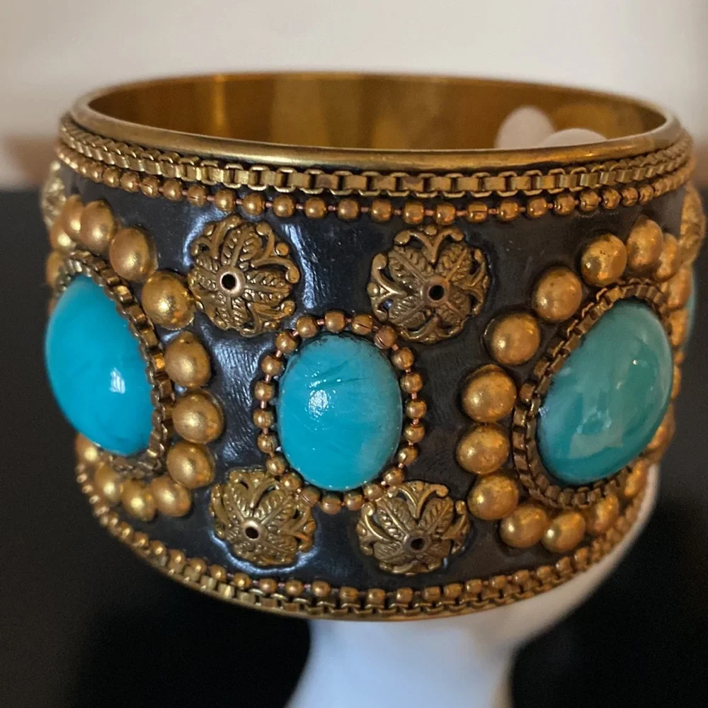 Vintage Faux Turquoise Bold Bangle Bracelet - Picture 5 of 14